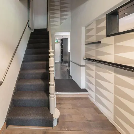 Spacious Near *