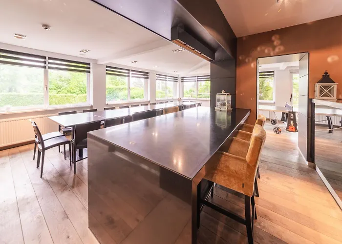 Spacious Near Holiday home *